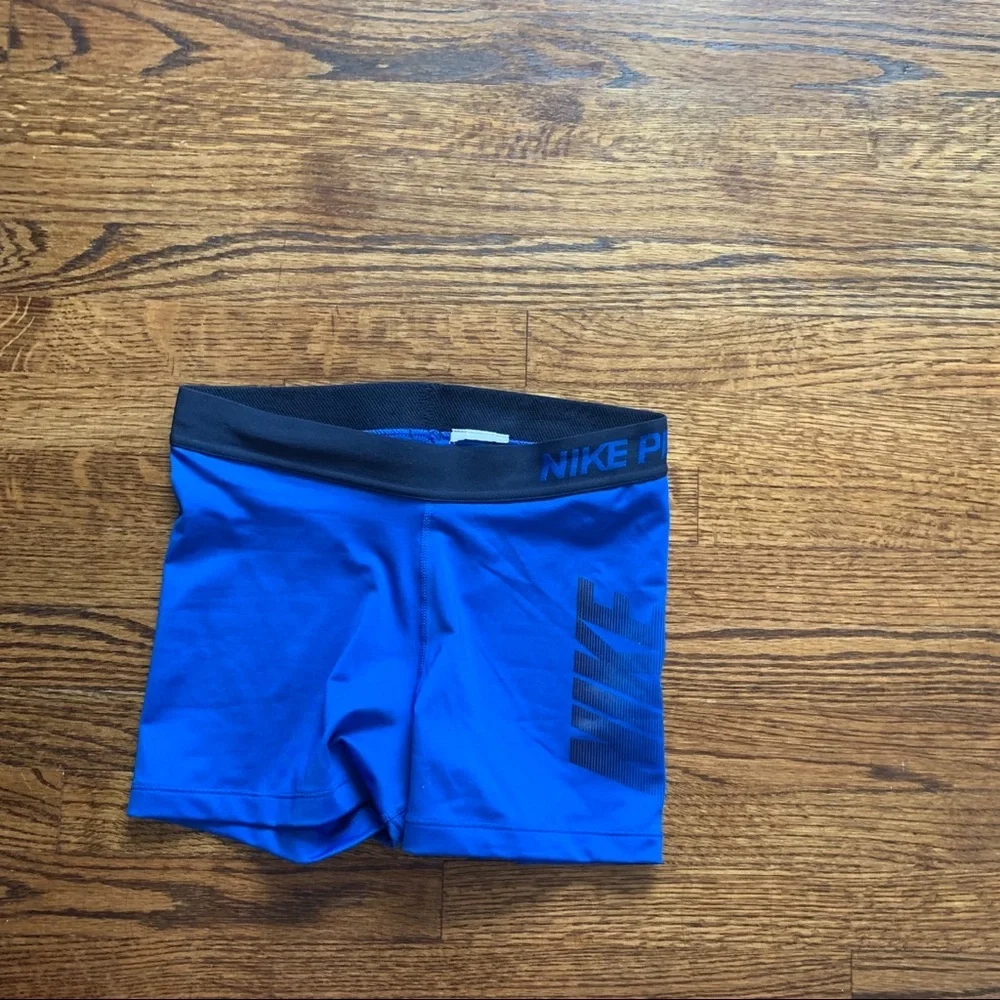Nike shorts - Picture 2 of 5